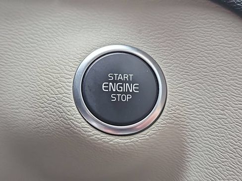Used 2023 Volvo XC40 B4 Plus w/ Driver Assist Package FWD image 23