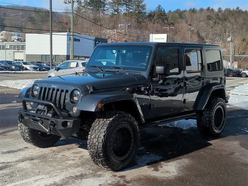 Used 2016 Jeep Wrangler Unlimited Sahara w/ Dual Top Group image 8