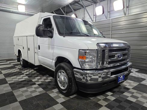 Used 2023 Ford E-350 and Econoline 350 Super Duty w/ Power Windows & Locks Group image 3