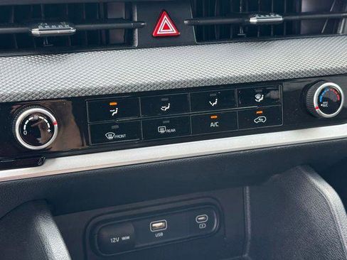 Used 2025 Kia Sportage LX AWD/4WD image 11