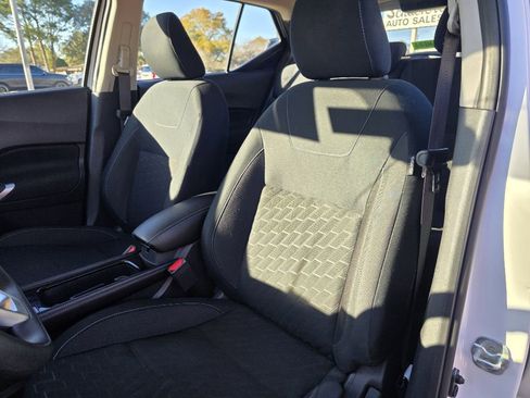 Used 2024 Nissan Kicks SV image 11