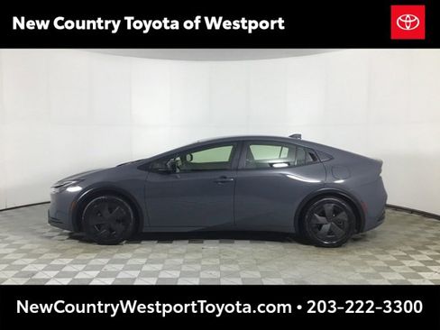 Used 2024 Toyota Prius LE image 4