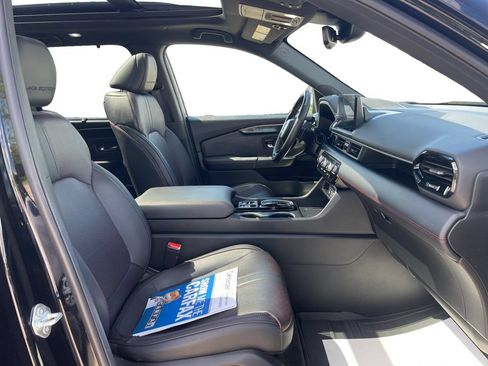 Used 2025 Honda Pilot Black Edition image 11