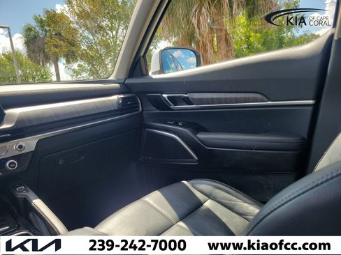 Used 2024 Kia Telluride EX w/ EX Captain's Chair Package AWD/4WD image 17