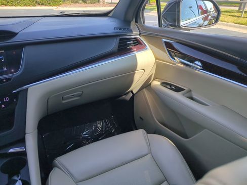 Used 2017 Cadillac XT5 Premium Luxury image 17