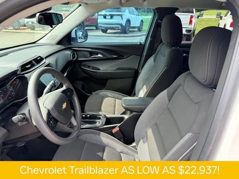 Used 2023 Chevrolet TrailBlazer LT FWD image 6