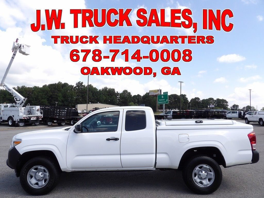 Used 2020 Toyota Tacoma SR RWD image 2