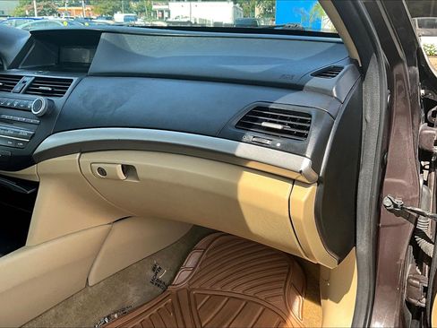 Used 2011 Honda Accord LX-P image 16
