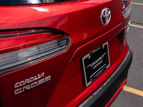 Used 2025 Toyota Corolla Cross XLE AWD/4WD image 12