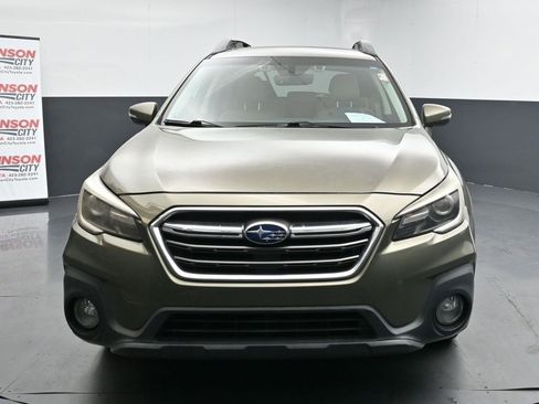 Used 2018 Subaru Outback 2.5i Limited image 3