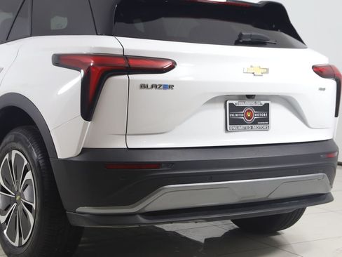 Used 2025 Chevrolet Blazer EV LT AWD/4WD image 21