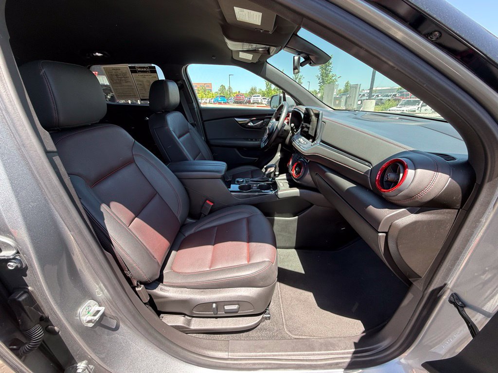 Used 2025 Chevrolet Blazer RS FWD image 31