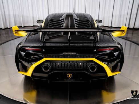 Used 2024 Lamborghini Huracan STO image 23