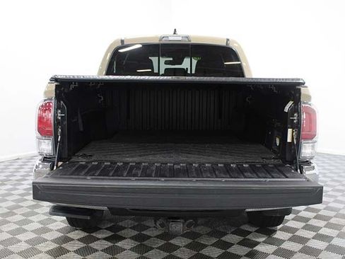 Certified 2020 Toyota Tacoma TRD Off-Road AWD/4WD image 14