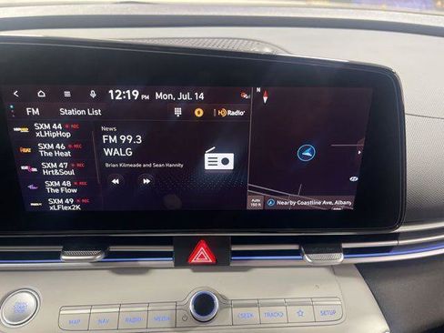 New 2025 Hyundai Elantra Limited FWD image 17