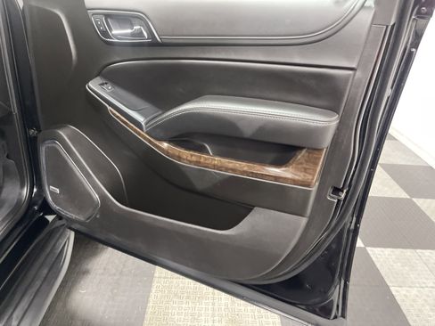 Used 2019 Chevrolet Suburban LT w/ Luxury Package image 25