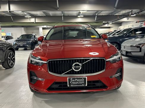 Certified 2022 Volvo XC60 B5 Momentum w/ Climate Package image 7