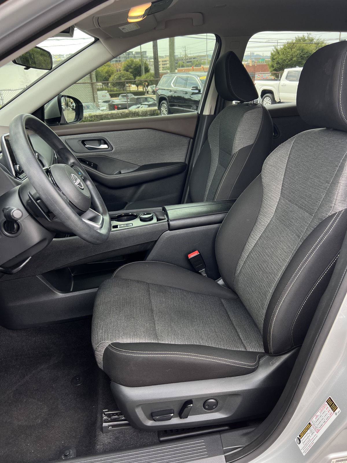 Used 2023 Nissan Rogue SV AWD/4WD image 4