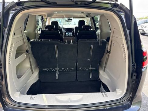 Used 2023 Chrysler Pacifica Touring-L FWD image 18