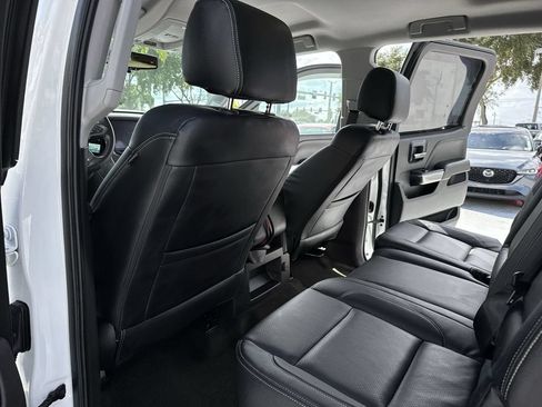 Used 2018 Chevrolet Silverado 1500 LT w/ All Star Edition AWD/4WD image 34