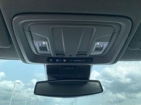 Used 2025 GMC Sierra 1500 Elevation image 21