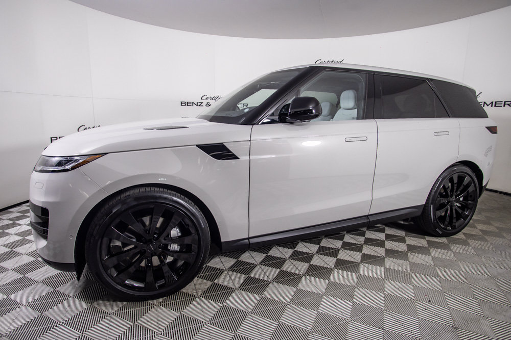 Used 2026 Land Rover Range Rover Sport SE AWD/4WD image 9