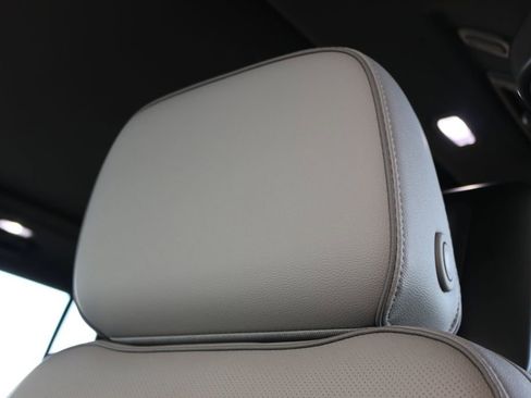 Used 2021 GMC Yukon XL SLT w/ SLT Premium Package image 17