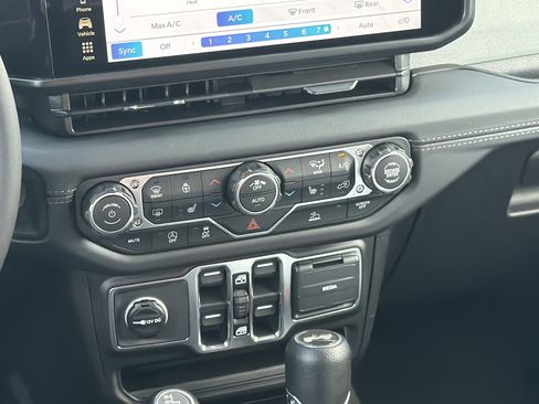 New 2026 Jeep Wrangler Unlimited Sahara AWD/4WD image 35