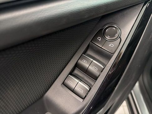 New 2026 Chevrolet Equinox RS w/ Convenience Package III FWD image 11