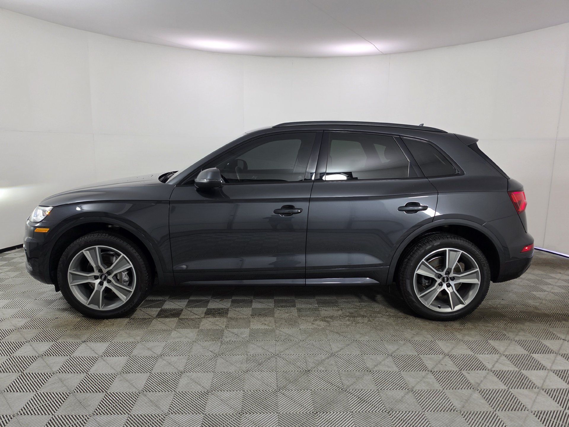 Used 2020 Audi Q5 Premium w/ Premium Plus Package AWD/4WD image 40