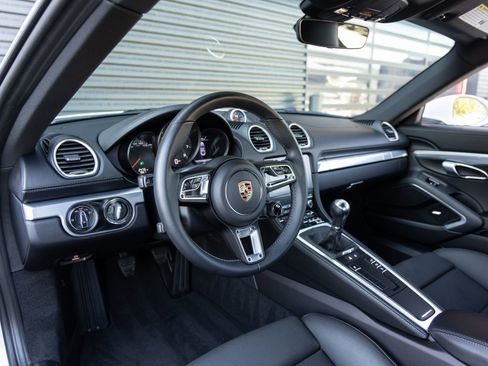 Certified 2025 Porsche 718 Cayman image 4