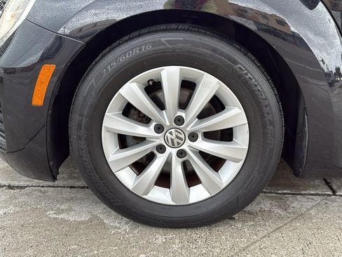 Used 2017 Volkswagen Beetle 1.8T S image 7