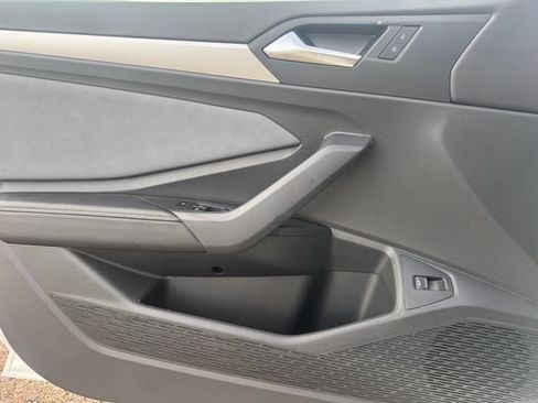 New 2026 Volkswagen Jetta SE FWD image 11
