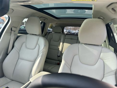 Used 2023 Volvo V60 B5 Cross Country Plus w/ Climate Package image 14