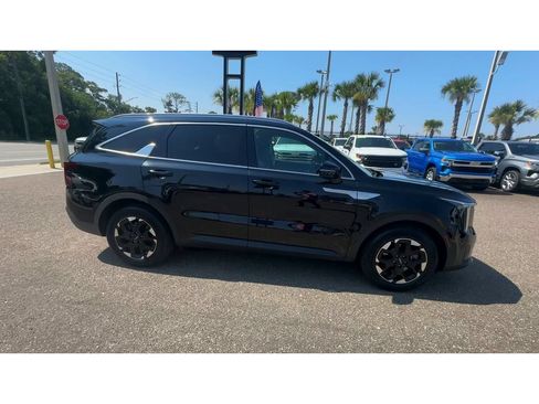 Used 2024 Kia Sorento S FWD image 9