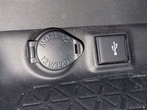 Used 2020 Toyota RAV4 XLE w/ XLE Grade Weather Package AWD/4WD image 24
