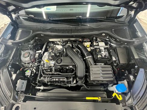 New 2025 Volkswagen Taos SE image 29