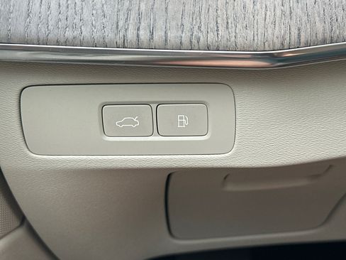 Certified 2023 Volvo XC90 T8 Plus AWD/4WD image 33