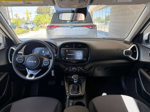 Used 2025 Kia Soul LX w/ LX Technology Package FWD image 31