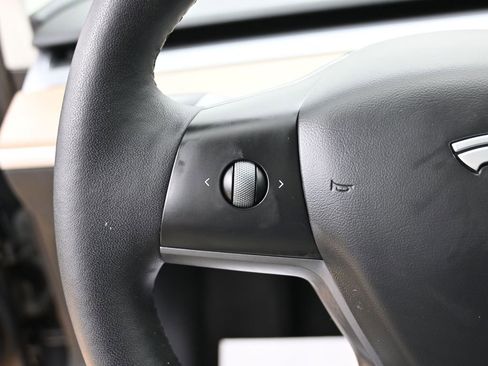 Used 2023 Tesla Model 3 Standard Range image 18