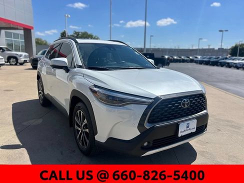 Used 2022 Toyota Corolla Cross XLE AWD/4WD image 3