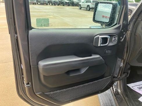 Certified 2019 Jeep Wrangler Unlimited Sahara AWD/4WD image 11