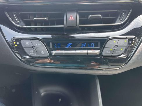 Used 2018 Toyota C-HR XLE FWD image 27