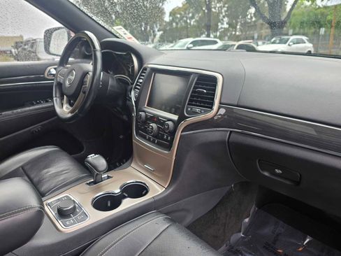 Used 2015 Jeep Grand Cherokee Overland w/ Mopar Chrome Edition Group AWD/4WD image 12