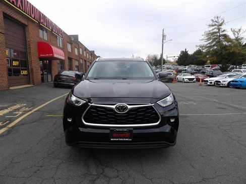 Used 2021 Toyota Highlander XLE image 2