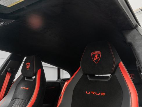 Used 2024 Lamborghini Urus Performante AWD/4WD image 18