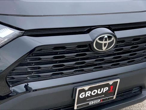 Used 2024 Toyota RAV4 XLE FWD image 29