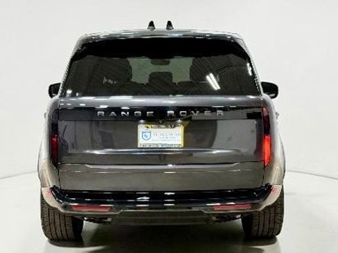 Used 2025 Land Rover Range Rover Long Wheelbase SE image 18