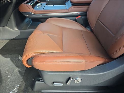 New 2026 Lincoln Navigator Reserve AWD/4WD image 14