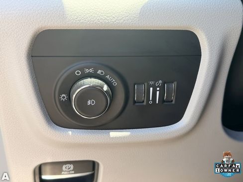 Used 2025 Jeep Compass Trailhawk AWD/4WD image 19